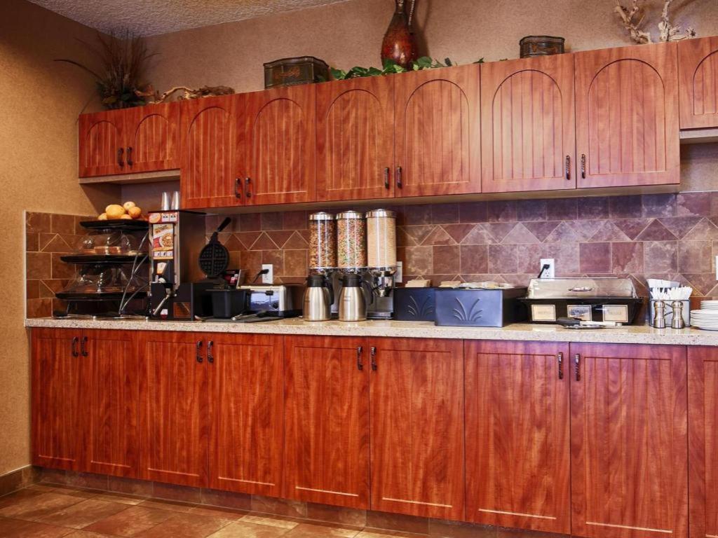 Best Western Diamond Inn Three Hills Exterior foto