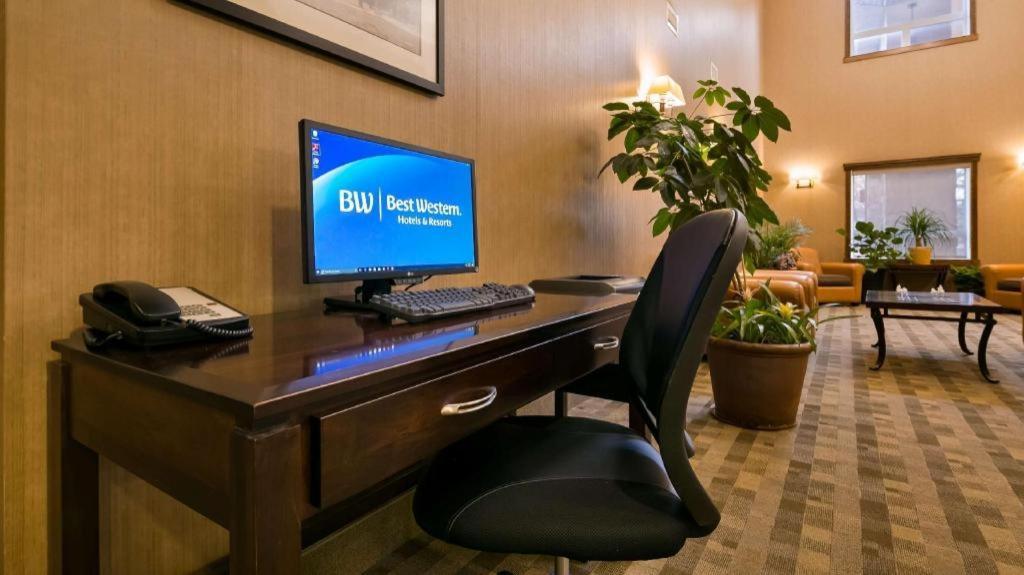 Best Western Diamond Inn Three Hills Exterior foto